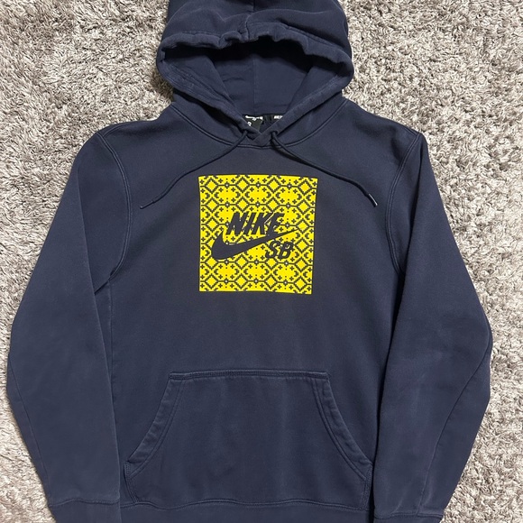 Nike SB Hoodie - Picture 2 of 3